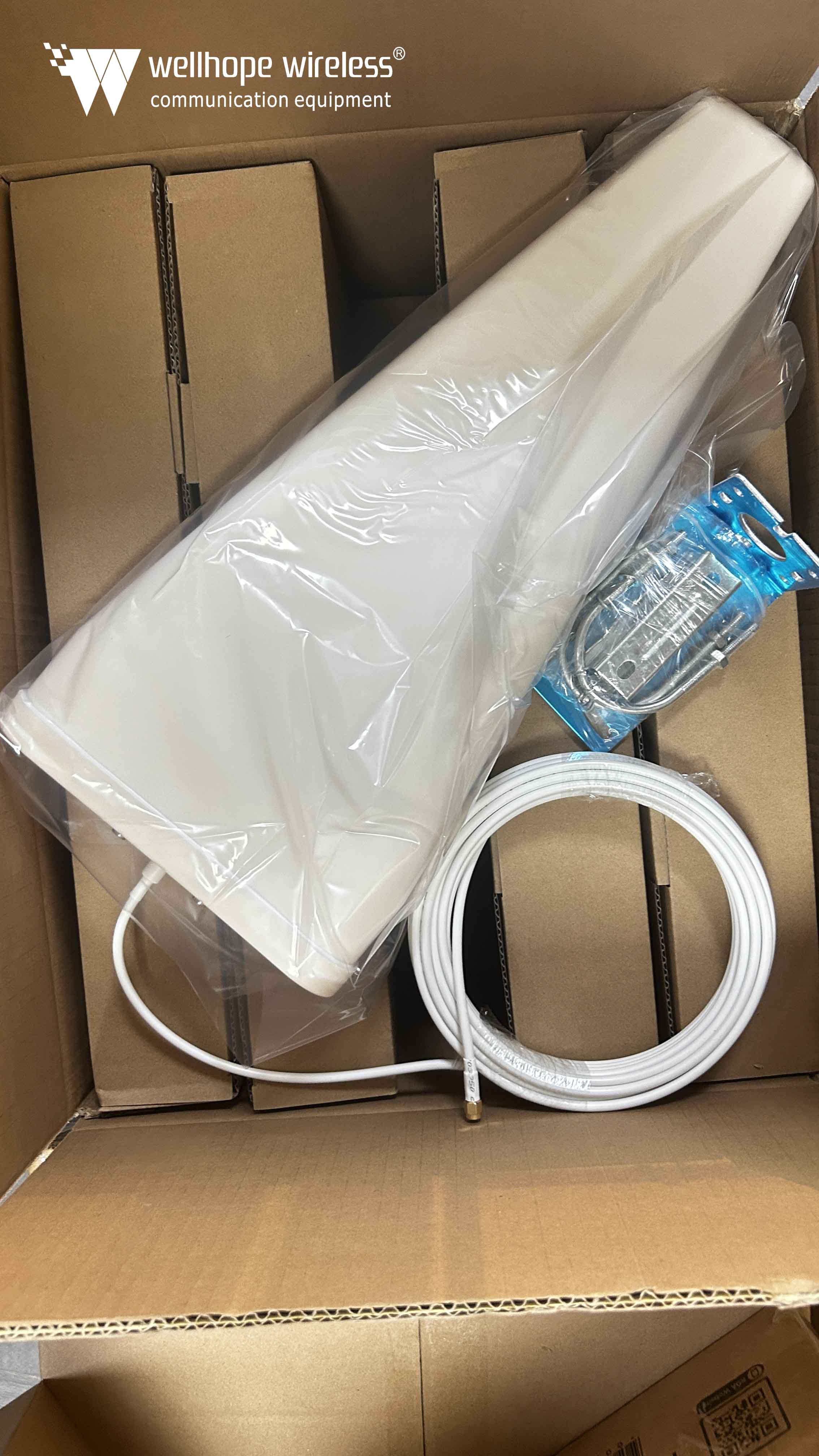2025-1-3 5G 600-6000MHz Log periodieke antenne WH-5G-D12 100PCS en 5G paneelantenne WH-5G-WiFi9X2 op schip